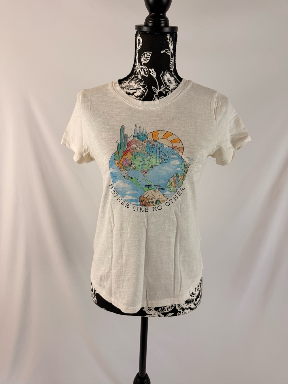 Old Navy Cream Short-Sleeve Tee with Multicolor Nature Graphic